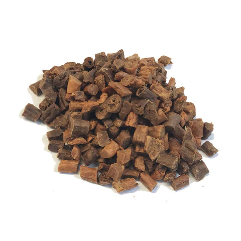 Nuggets de Conejo de Cabañas del Monte para perros, un snack natural y delicioso que tu mascota adorará. Hechos de carne de conejo 100% natural, estos nuggets son ricos en proteínas y completamente libres de aditivos y conservantes