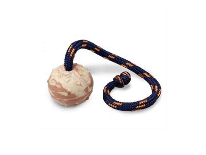 Pelota sin Asa Julius K9 de Cabañas del Monte para perros, un juguete robusto y duradero diseñado para proporcionar horas de diversión y ejercicio. Esta pelota de alta calidad es perfecta para juegos de buscar y traer, así como para entrenamientos de obediencia y agilidad